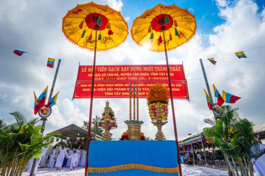 LỄ ĐẶT VIÊN GẠCH ĐẦU TIÊN XÂY DỰNG THÁNH THẤT HỌ ĐẠO XÃ TÂN HÀ, HUYỆN TÂN CHÂU, TỈNH TÂY NINH