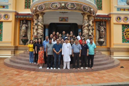 ĐOÀN CÁN BỘ BAN DÂN TỘC VÀ CÁC VỊ CÓ UY TÍN TRONG ĐỒNG BÀO DÂN TỘC THIỂU SỐ TỈNH KIÊN GIANG ĐẾN THAM QUAN ĐỀN THÁNH